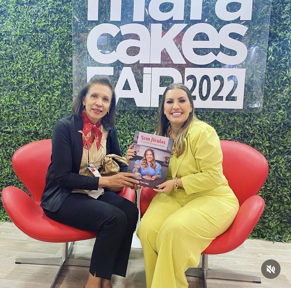 Cida em feira de confeitaria